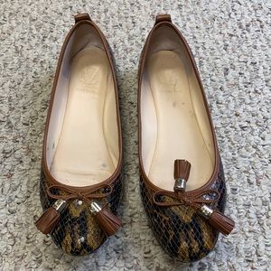 VINCE CAMUTO VC Signature snakeskin flats